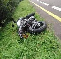 Motociclista falleció al chocar aparatosamente contra un vehículo en el oriente de Caldas
