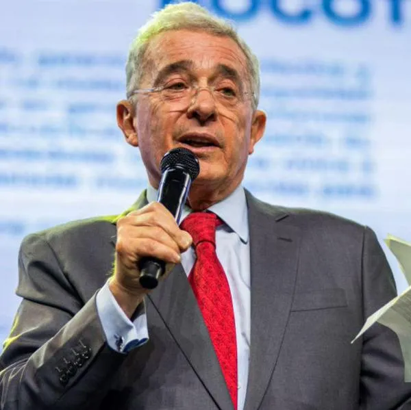 Álvaro Uribe evadió responsabilidad en falsos positivos y criticó a militares