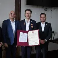 Daniel Quintero, alcalde de Medellín, fue condecorado por el Congreso con la Cruz Gran Caballero