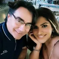Foto de Mauro Urquijo y María Gabriela Ísler, en nota de que el caldense y su esposa trans se van de Colombia: por qué.