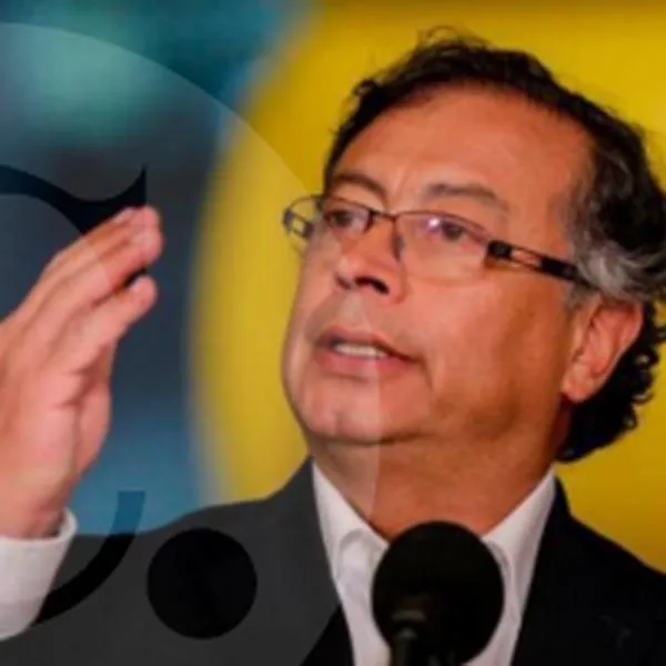 Gustavo Petro arremetió contra Álvaro Uribe por reconocimiento de militares del Ejército de Colombia en casos de falsos positivos en su gobierno.