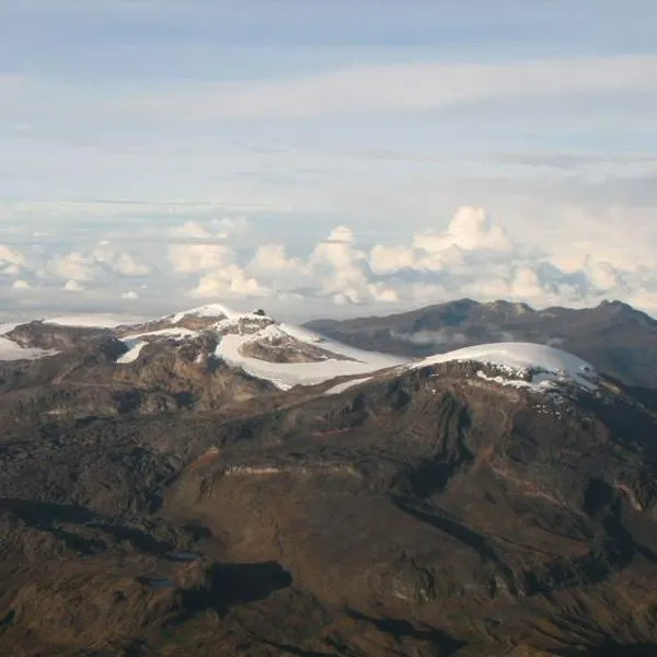 Nevado de Santa Isabel cambia su nivel de alerta de verde a amarillo.