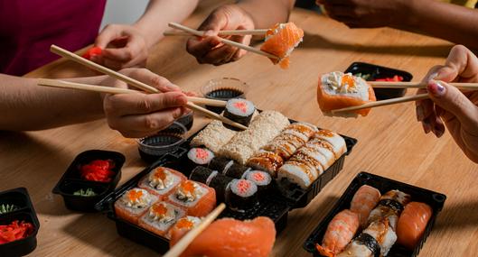 3 cosas que está haciendo mal cuando come sushi