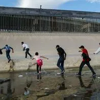 Migrantes en frontera México-Estados Unidos