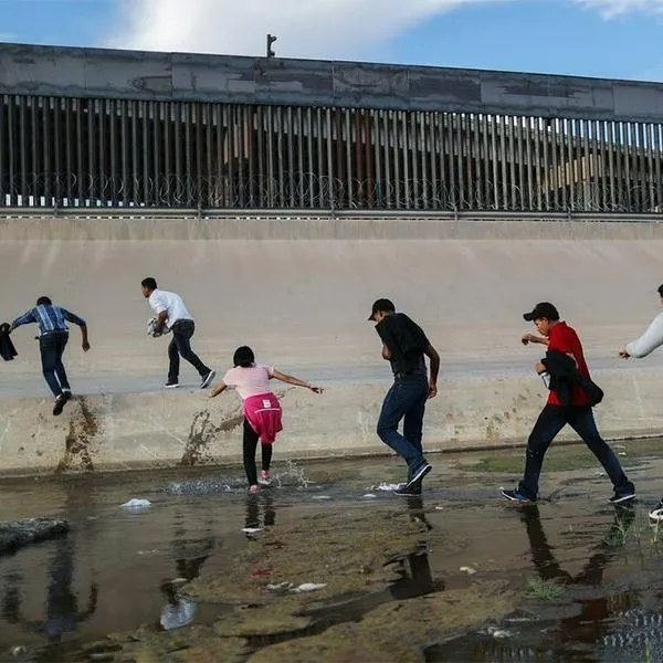 Migrantes en frontera México-Estados Unidos