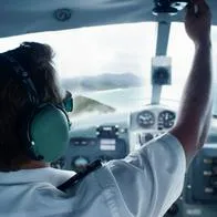 Revelan de cuánto es el salario de un piloto de la Fuerza Aérea Colombia contra el de uno comercial. La diferencia es bien marcada.