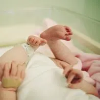 A madre le alababan los grandes ojos azules de su bebé: era en realidad una grave enfermedad