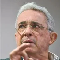 Álvaro Uribe y Daniel Quintero se metieron en agarrón, metiendo a Tigo en la discusión