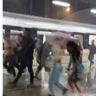 Así se vivió el aguacero en la estación Madera del metro de Medellín