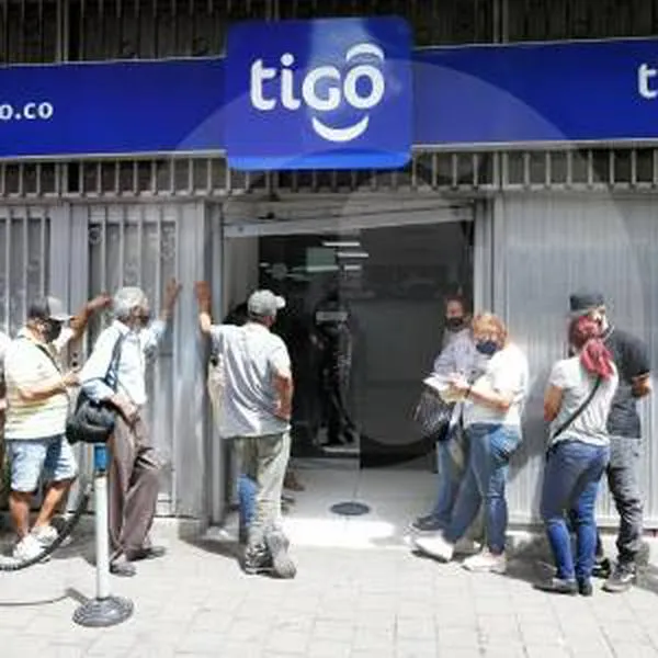 Tigo podría irse a quiebra por la crisis financiera que está atravesando. La compra del espectro de 700 Mhz y la pandemia iniciaron la crisis de la entidad