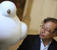 Fernando Botero estará acompañado de la paloma de la paz que donó al Gobierno Nacional en su homenaje póstumo. Gustavo Petro ordenó el traslado.