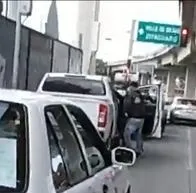 Graban asalto en alto de semáforo en Toluca, Estado de México.