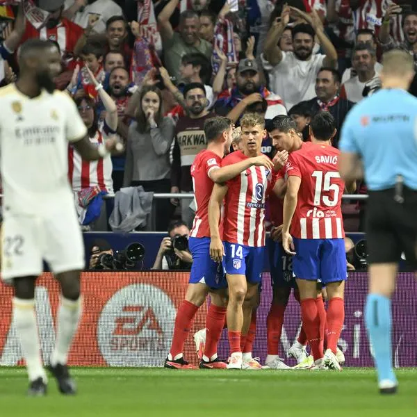 Real Madrid perdió el invicto y la punta del campeonato en el derbi frente al Atlético.