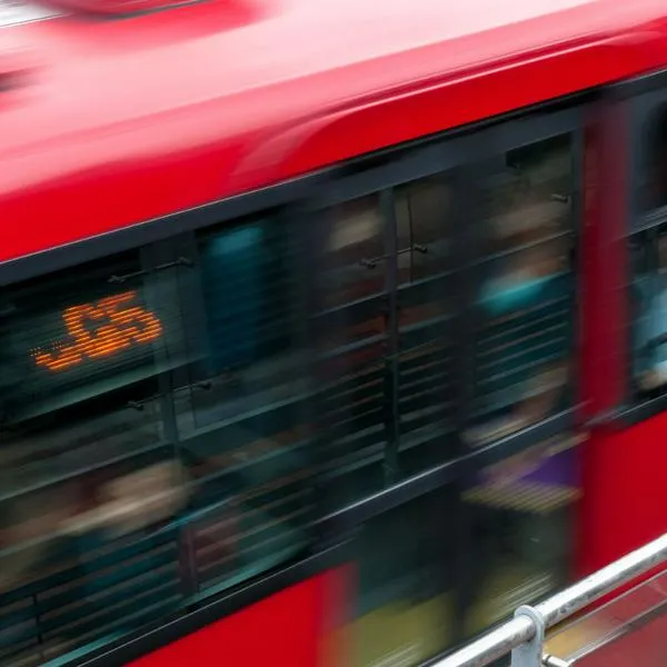 Transmilenio en Portal El Dorado. Estuvo frenado el servicio por manifestaciones del sindicato de conductores.