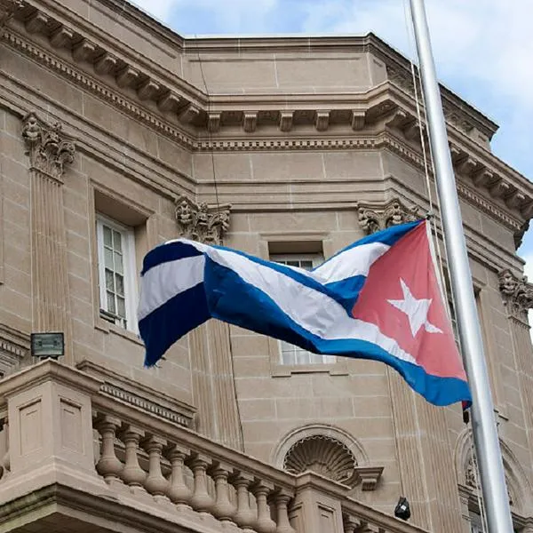 WASHINGTON, DC - NOVEMBER 26:
The Cuban flag is lowered to half mast as well as a few flowers laid outside of the  Embassy of Cuba in Washington, DC  on  November, 26, 2016. As the world reacts to the death of Fidel Catsro. 
(Photo by Marvin Joseph/The Washington Post via Getty Images)