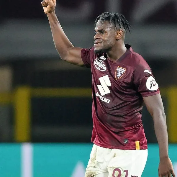 El delantero Colombiano Duván Zapata anotó su primer gol con Torino ante la Roma de José Mourinho, equipo que lo pretendió hace unos meses.