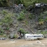 Un grave accidente de tránsito se registró este lunes, 25 de septiembre, en la vía Buenaventura: bus rodó por barranco y cayó al río Dagua.