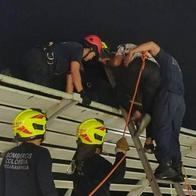 Bucaramanga hoy: le robaron reloj a bombero que salvó a mujer de un puente