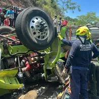 Un muerto y un herido en tractocamión volcado al norte de Bucaramanga