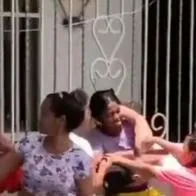 Fuerte pelea en Barranquilla entre mujeres desata indignación en redes: tenían palo en mano