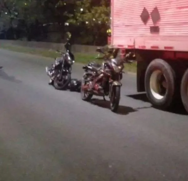 Parrillero perdió la vida luego de choque de moto y tractocamión en Medellín