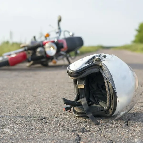 Grave accidente de tránsito entre  dos motociclistas por pasar un cruce prohibido en una variante de Ibagué. Tres personas resultaron heridas.