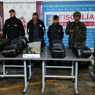 Soldados del Ejército incautaron 70 kilos de marihuana en Isnos, Huila. Los transportadores ofrecieron pagar $ 30 millones si los dejaban pasar.