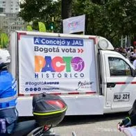 Apareció el conductor de carro con publicidad para Gustavo Bolívar en marchas dice que no está autorizado para hablar, aunque admitió que dio propaganda.