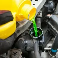 No olvide cambiarle el liquido refrigerante al carro para evitar daños graves en el motor.