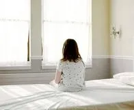 La niña no puede hacer actividades de un niño de su edad.