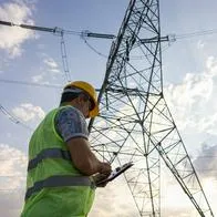 Comercializadora de energía en Colombia podría dejar de prestar el servicio de luz por la crisis financiera que atraviesa el sector desde la pandemia.
