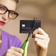Personas endeudadas con más de tres bancos pueden aplicar a un beneficio que les permita tener un acuerdo de pago.