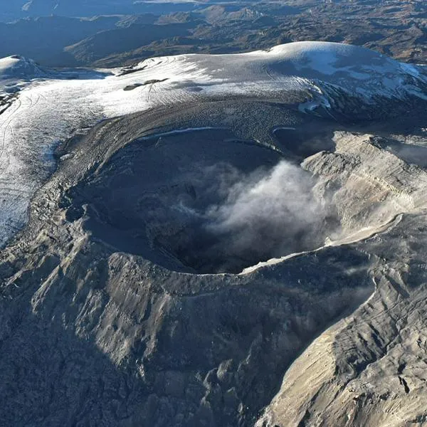 Hoy, jueves 28 de septiembre, el volcán Nevado del Ruiz alertó a las autoridades al registrar más de 1.900 sismos. Acá, lo que significa.