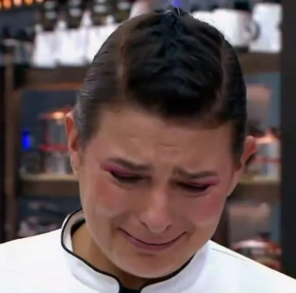 Foto de Natalia Sanint, en nota de que en eliminación en Masterchef por llanto de ella dejó duda de quién saldrá