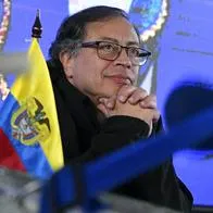 Gustavo Petro: levantan sillas en evento de Bogotá por falta de gente.