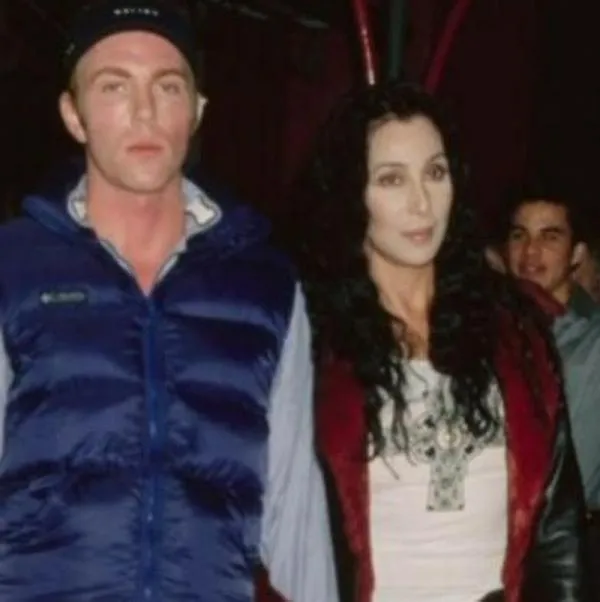 Cher, la 'diosa del pop', habría sido la responsable del secuestro de su hijo Elijah Blue Allman quien estaba tratando de salvar su matrimonio en 2022.
