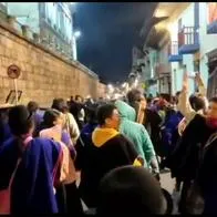 Indígenas irrumpen en cercanías a la Casa de Nariño para hacerle reclamos a Petro.
