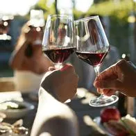 Este es el daño que le puede hacer el agua caliente a las copas de vino. 