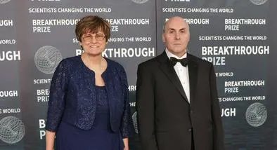 Nobel de Medicina por investigaciones relacionadas con vacunas contra COVID-19.
