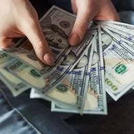 Comprar dólares: dicen si es bueno venderlos con el precio de octubre de 2023