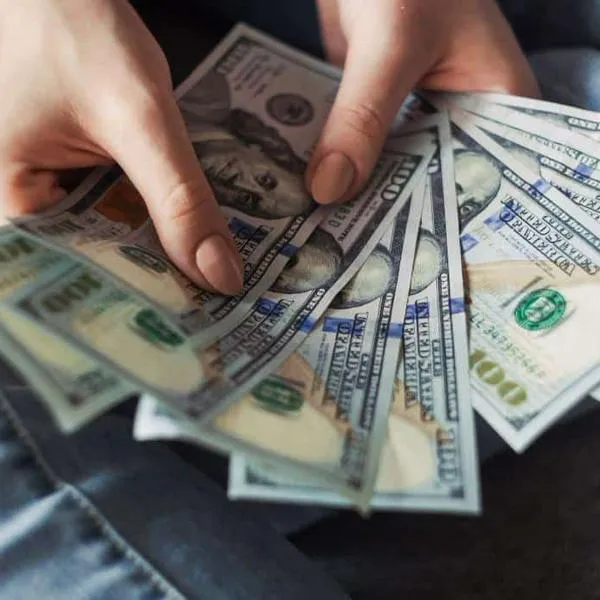 Comprar dólares: dicen si es bueno venderlos con el precio de octubre de 2023