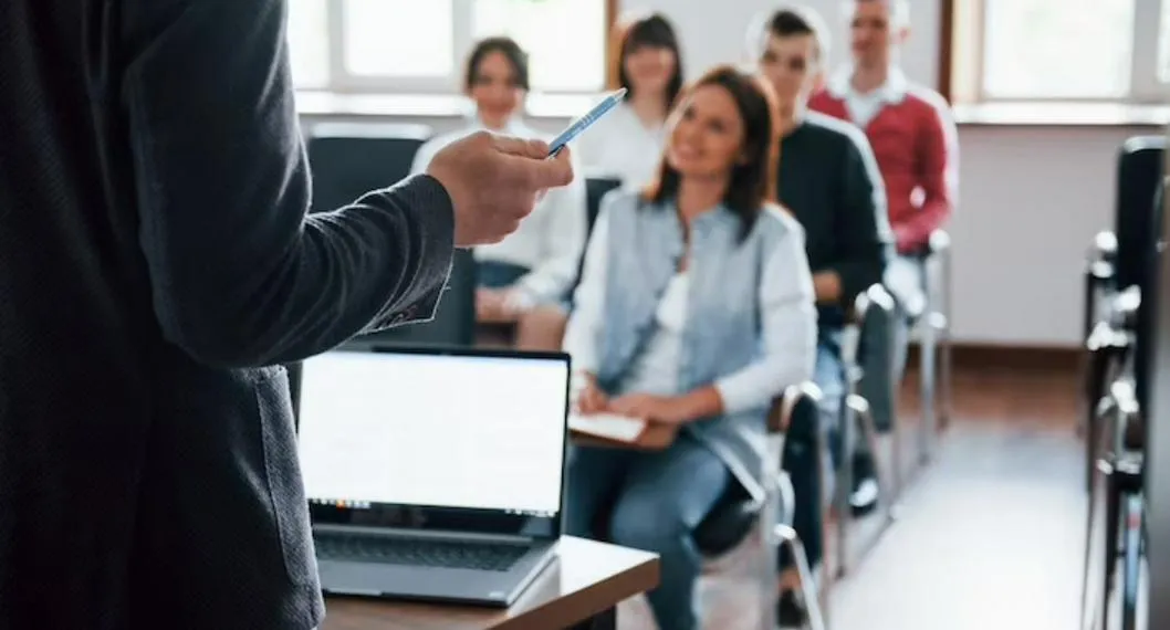 El Gobierno de Colombia lanzó un programa de becas de posgrado dirigidas a los docentes del país. Podrán estudiar maestrías, licenciaturas y doctorados.