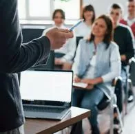 El Gobierno de Colombia lanzó un programa de becas de posgrado dirigidas a los docentes del país. Podrán estudiar maestrías, licenciaturas y doctorados.