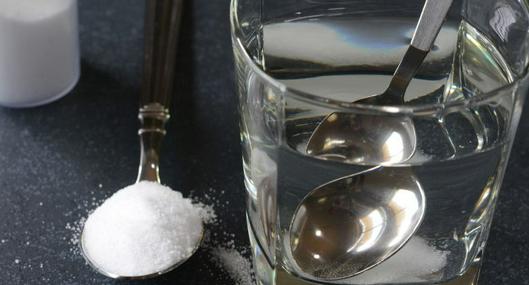 Es bueno tomar agua con sal: expertos aclararon qué le causa a su cuerpo