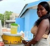 La verdad detrás de la venta de limonadas que dos jóvenes viralizaron en Barranquilla.
