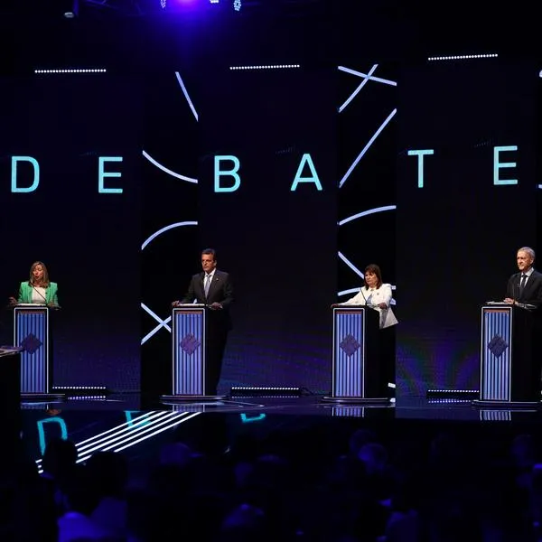 Milei Vs Massa: Lo más destacado del primer debate presidencial en Argentina.