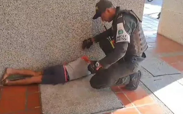 Menor de 10 años que mendigaba cerca a la ‘Bomba de Ava’ en Valledupar fue rescatado por la Policía