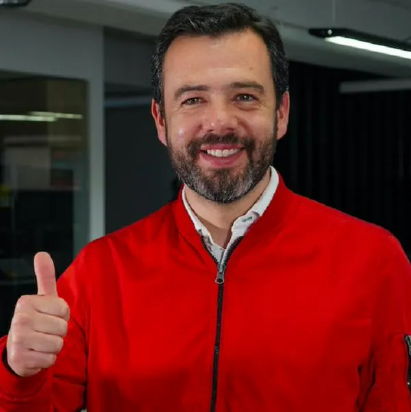 Carlos Fernando Galán respondió cuántas chaquetas rojas tiene y por qué las usa