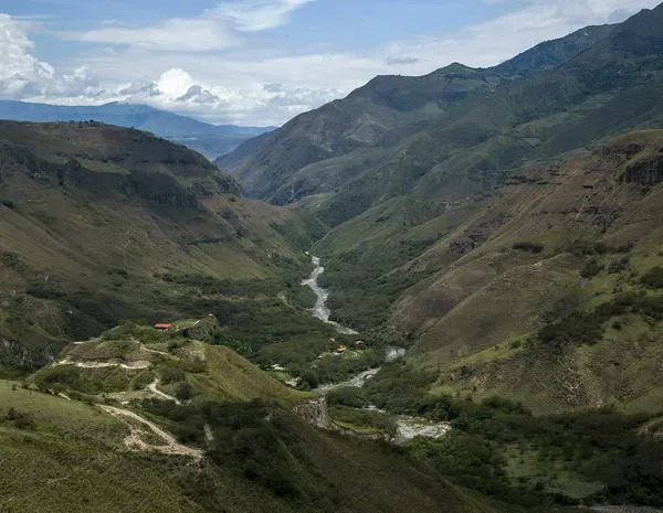 Vehículo cayó al Río Juanambú y se desconocen cuantas personas iban