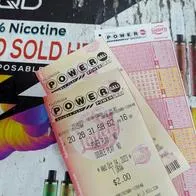 Boletos de la lotería Powerball, que jugó este 4 de octubre de 2023 en Estados Unidos.